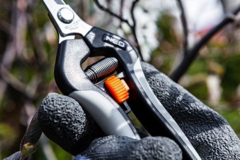 SEKATOR DO MŁODYCH PĘDÓW 185MM ZAKRES DO 6MM. SEKATOR DO MŁODYCH PĘDÓW 185MM ZAKRES DO 6MM.
